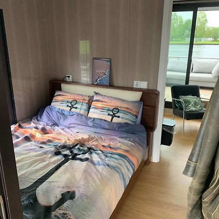 Отель Houseboot Solcamastraat 24 C Suameer Экстерьер фото