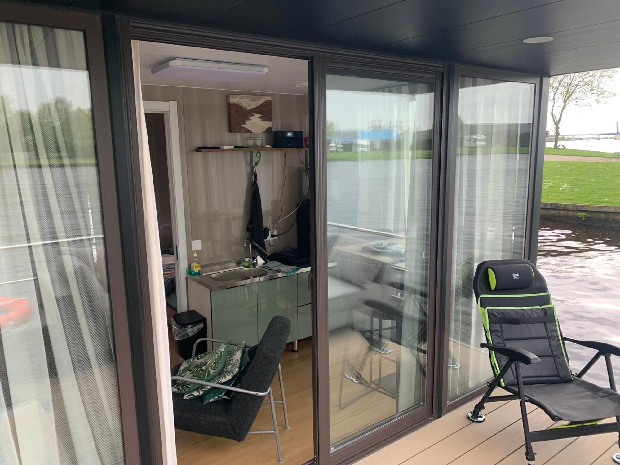 Отель Houseboot Solcamastraat 24 C Suameer Экстерьер фото