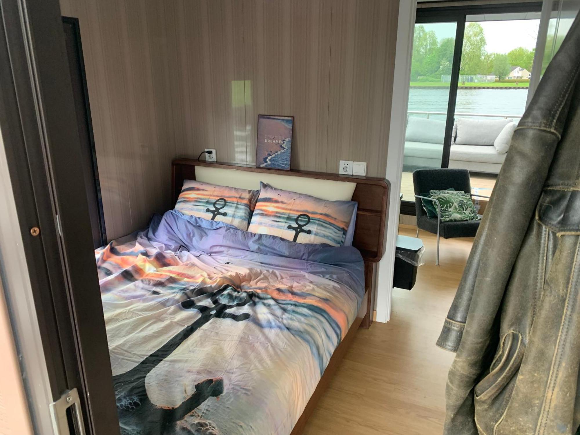 Отель Houseboot Solcamastraat 24 C Suameer Экстерьер фото